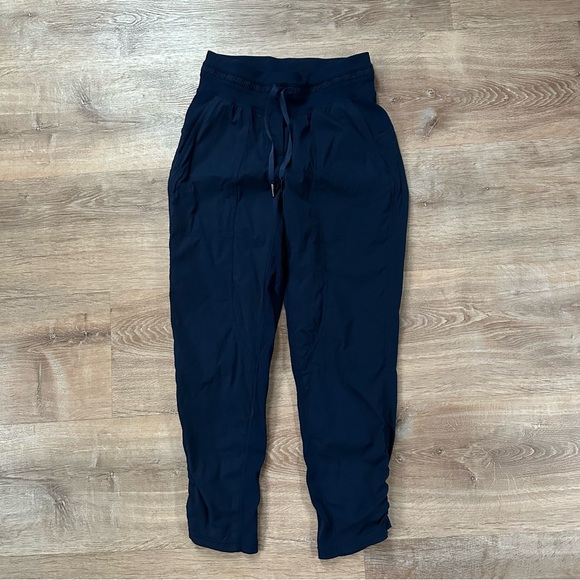 Lululemon Dance Studio Crop *25" Size 2
True Navy - Picture 6 of 10